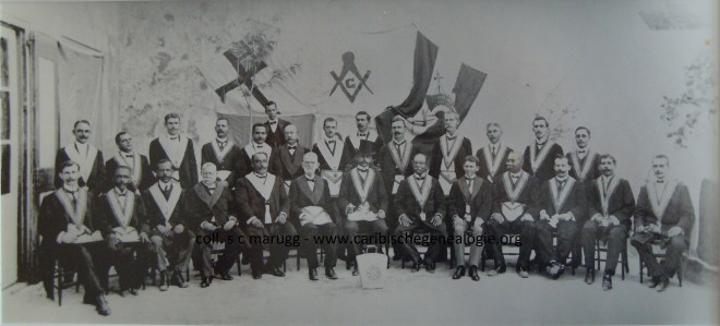Loge Igualdad met bezoekende broeders van La Perseverance,  staand vierde van rechts J.M. Marugg, ca 1900, collectie Loge Igualdad